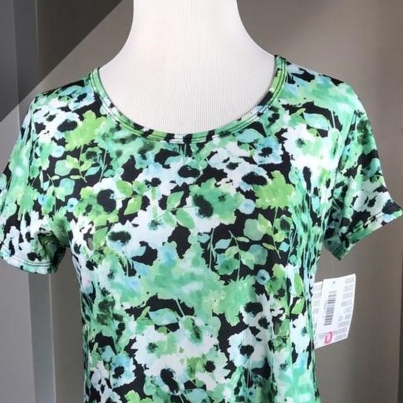 LuLaRoe Tops - BNWT Small S Floral LuLaRoe Classic Tee